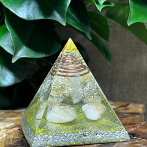 Orgonite Pirâmide Citrino – Fortuna e Prosperidade