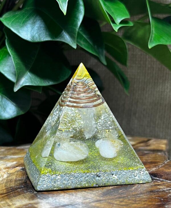 Orgonite Pirâmide Citrino - Fortuna e Prosperidade - Image 2