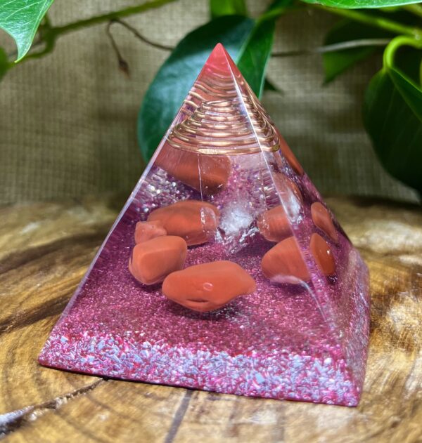 Orgonite Pirâmide Jaspe Vermelho - Força e Coragem - Image 4