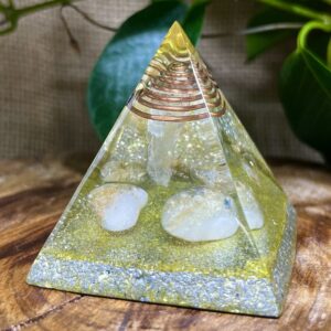 Orgonite Pirâmide Citrino – Fortuna e Prosperidade