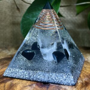 Orgonite Pirâmide Turmalina Negra – Proteção e Purificação