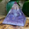 Orgonite Pirâmide Ametista - Espiritualidade e Sabedoria