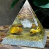 Orgonite Pirâmide Olho de Tigre - Garra e Proteção - Image 3