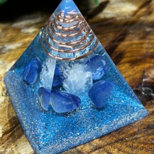 Orgonite Pirâmide Quartzo Azul – Comunicação e Criatividade