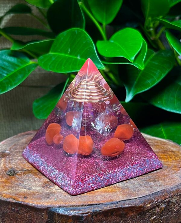 Orgonite Pirâmide Jaspe Vermelho - Força e Coragem - Image 2