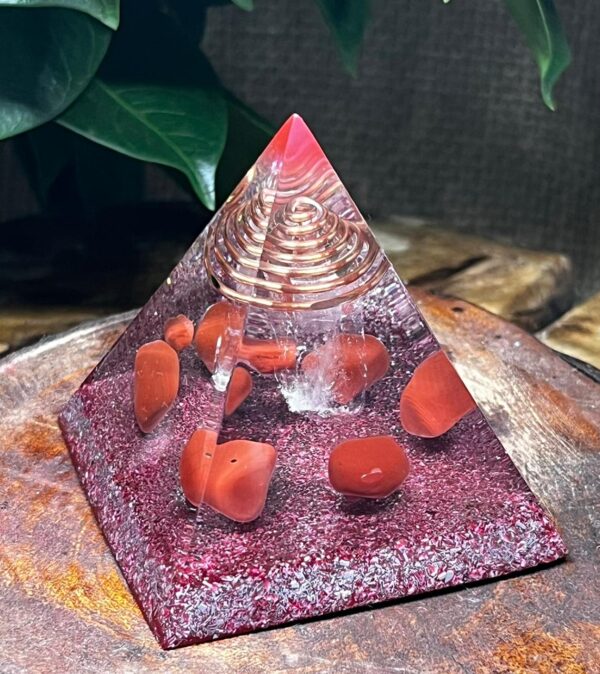 Orgonite Pirâmide Jaspe Vermelho - Força e Coragem - Image 3