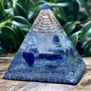 Orgonite Pirâmide Sodalita – Inteligência e Criatividade