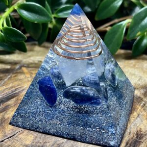 Orgonite Pirâmide Sodalita – Inteligência e Criatividade