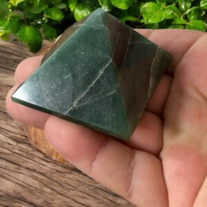 Pirâmide de Quartzo Verde – 112g