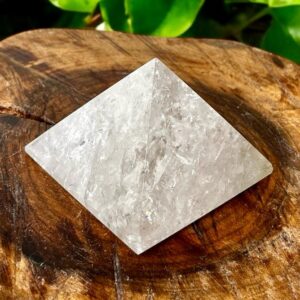 Pirâmide de Cristal – Quartzo Transparente – 250g