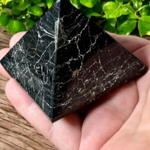 Pirâmide de Turmalina Negra – 148g