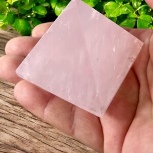 Pirâmide de Quartzo Rosa – 167g