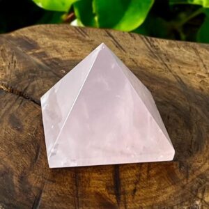 Pirâmide de Quartzo Rosa – 167g