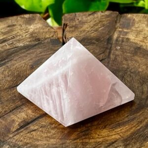 Pirâmide de Quartzo Rosa – 114g