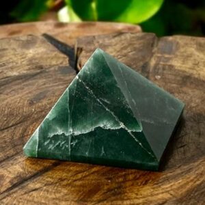 Pirâmide de Quartzo Verde – 112g