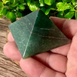 Pirâmide de Quartzo Verde – 109g