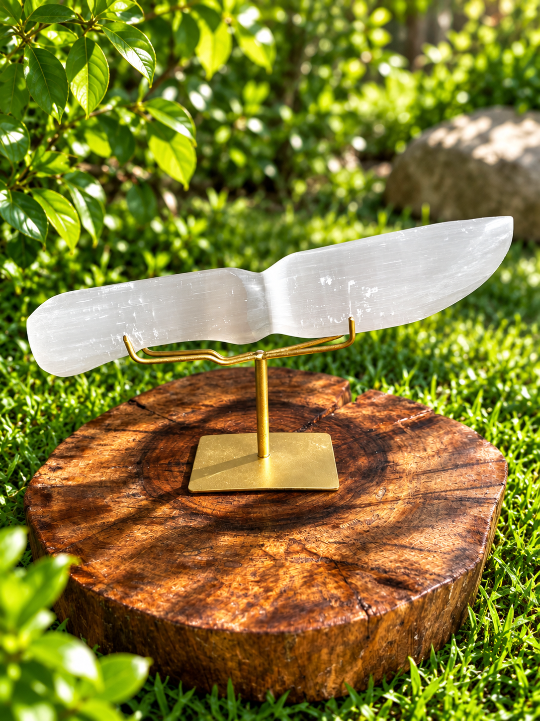 Faca de Selenita Branca com Suporte Dourado ✦ Cristal de Limpeza, Purificação e Proteção Energética – 322g - Imagem 5